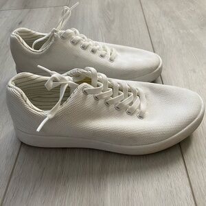 Atoms sneaker R22